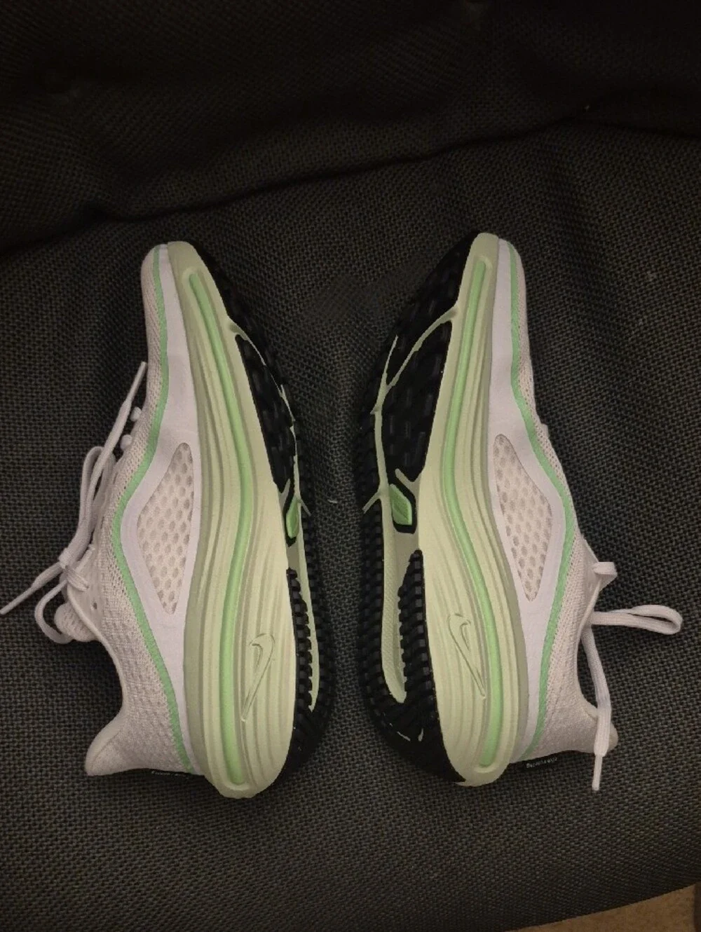 Nwt Nike Winflo 12 White Sneakers with Black Swoosh and Mint Green Accents